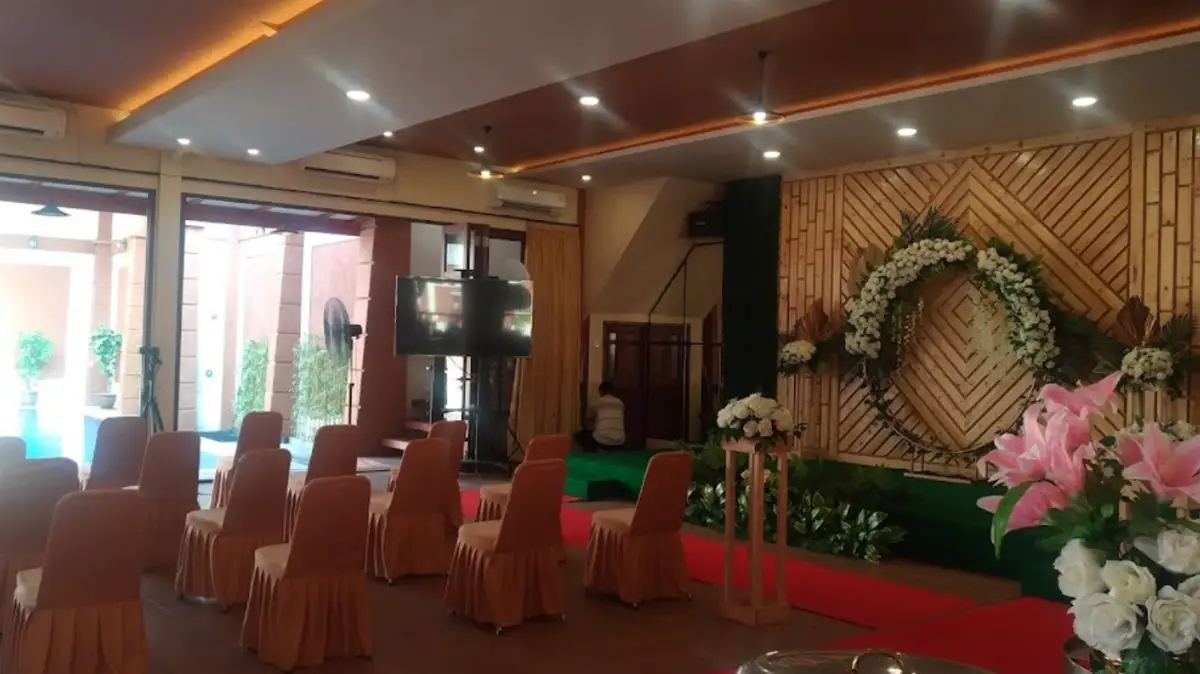 1. Zamra House