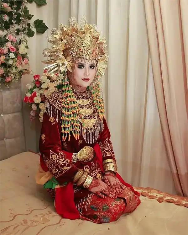Baju Adat Perempuan adat jambi