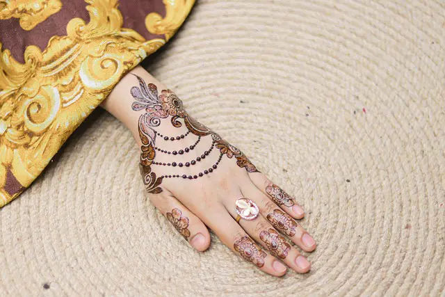 Henna Pengantin Simpel Cantik