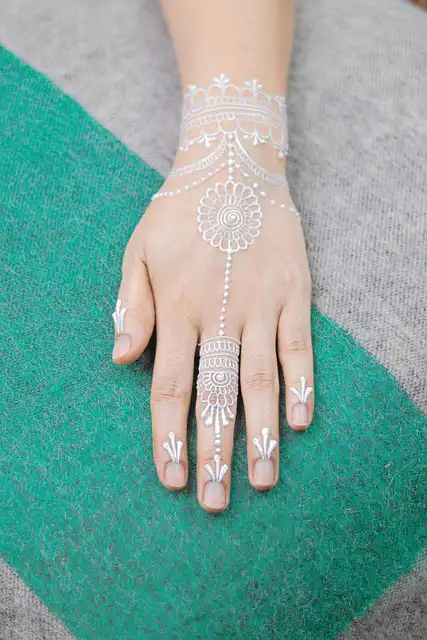 Henna Pengantin Simpel Elegan