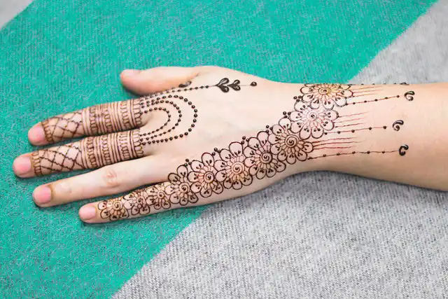 Inai Nikahan Simple Cantik
