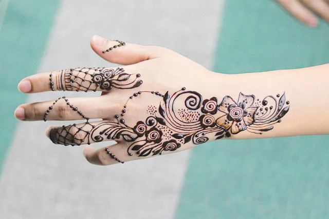 Inai Pernikahan Simple Motif Bunga