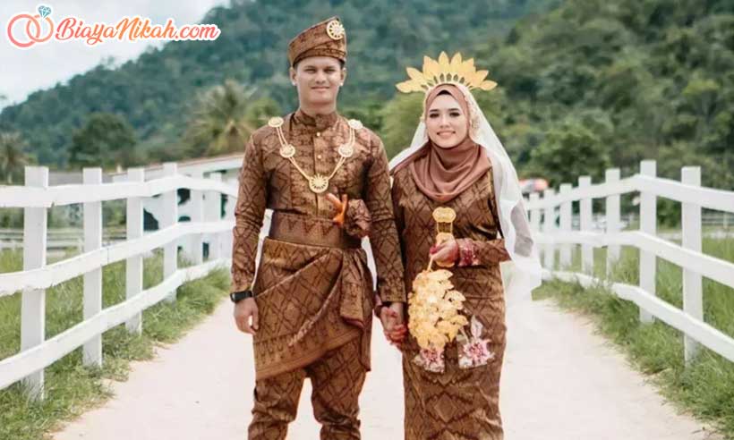 Baju Kebaya Labuh