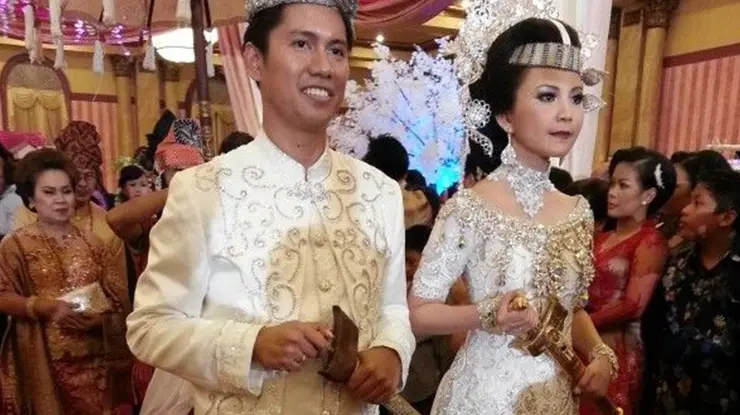 Baju Pengantin Adat Toraja Warna Putih