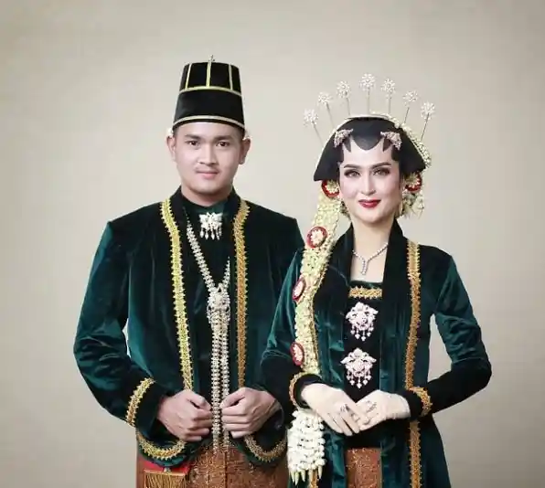 Busana pengantin jawa Kanigaran Tanpa Paes tidak hoijab