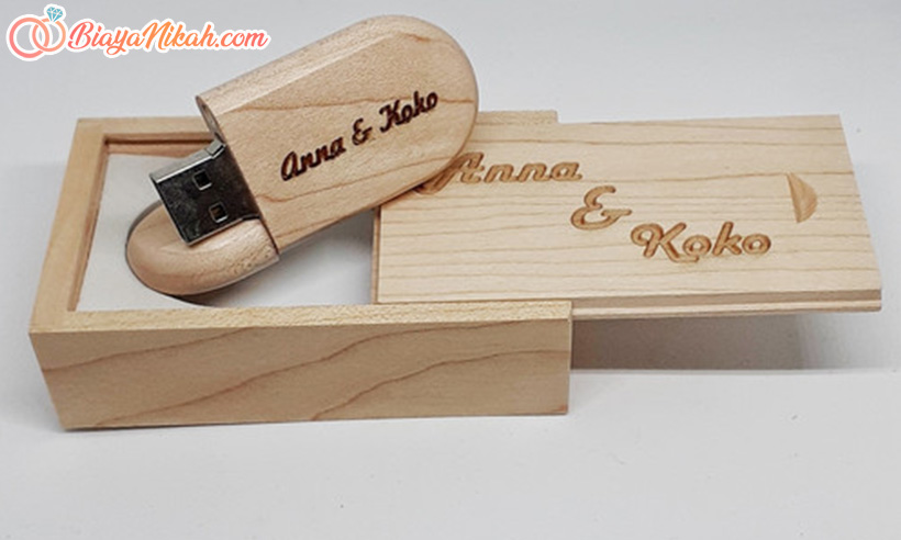 Flashdisk Kayu pernikahan