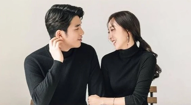 Foto prewedding baju hitam ala korea