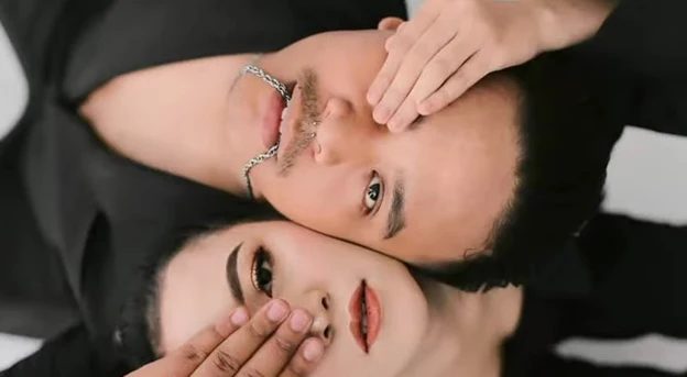 Foto prewedding baju hitam kekinian