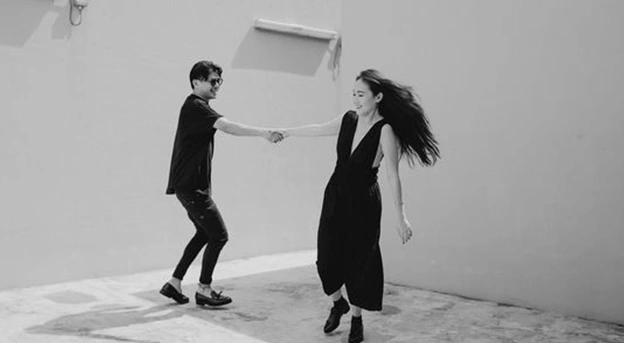Prewedding baju hitam ala bercanda