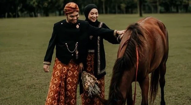 Prewedding baju hitam