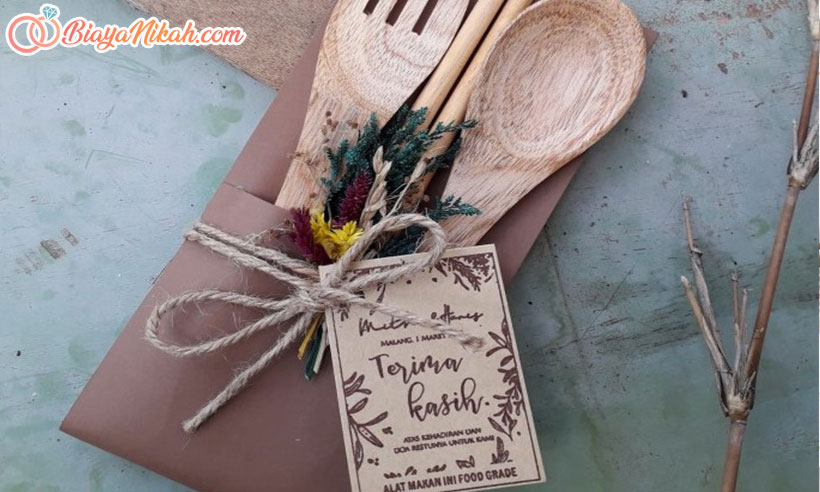 Sendok Kayu hadiah nikah