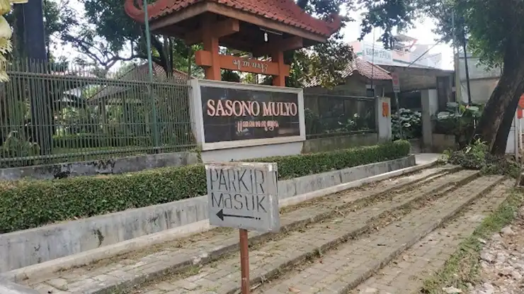 area depan gedung sasono mulyo depok