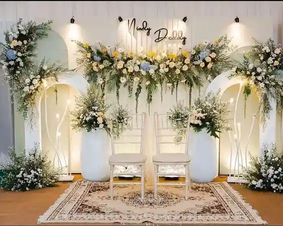 backdrop pernikahan simple elegan