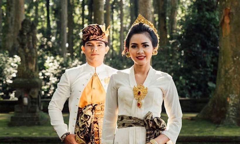 baju akad khas bali