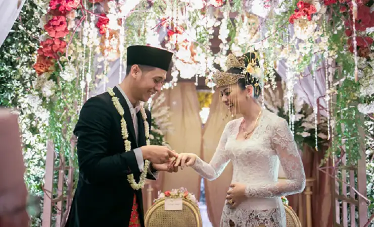 baju resepsi adat betawi Warna Gold dan Hitam