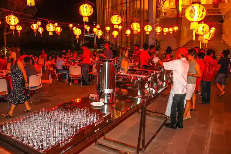 dekorasi imlek cafe di outdoor