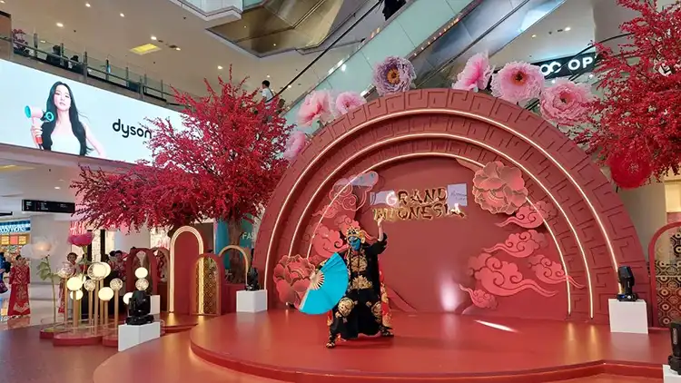 dekorasi imlek di mall buat foto