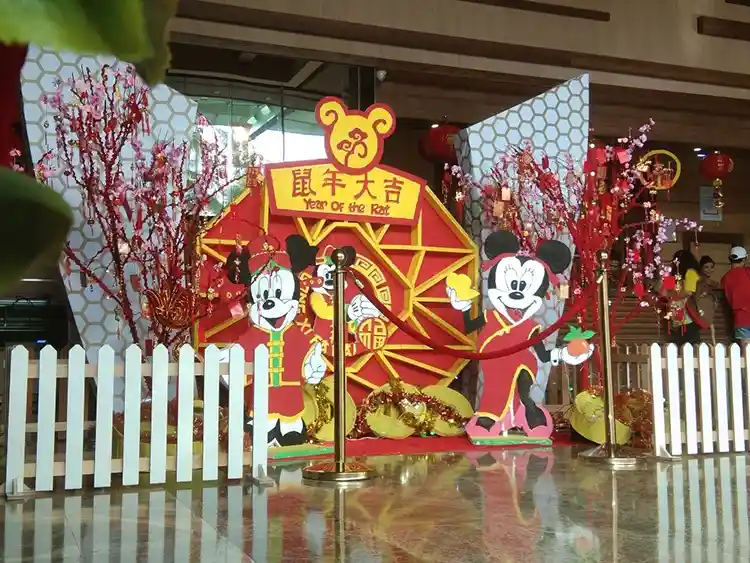 dekorasi imlek lucu di hotel