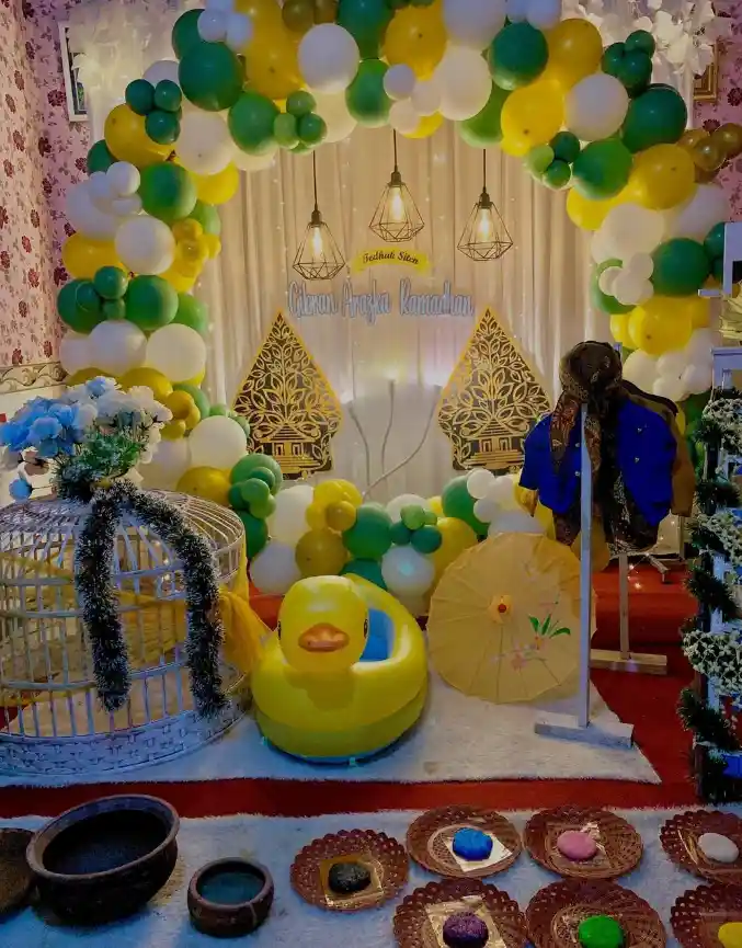 dekorasi tedak siten buat coowk full balon