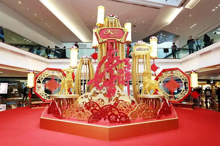 dekorasi tugu imlek di mall