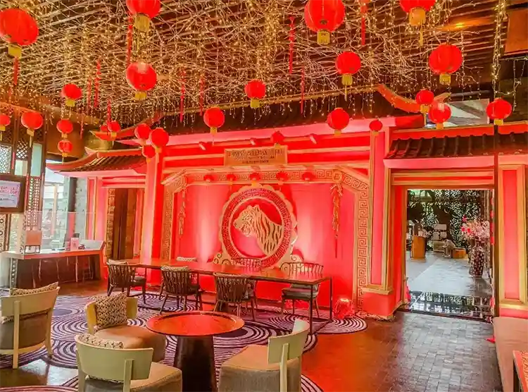 desain dekorasi imlek di restoran