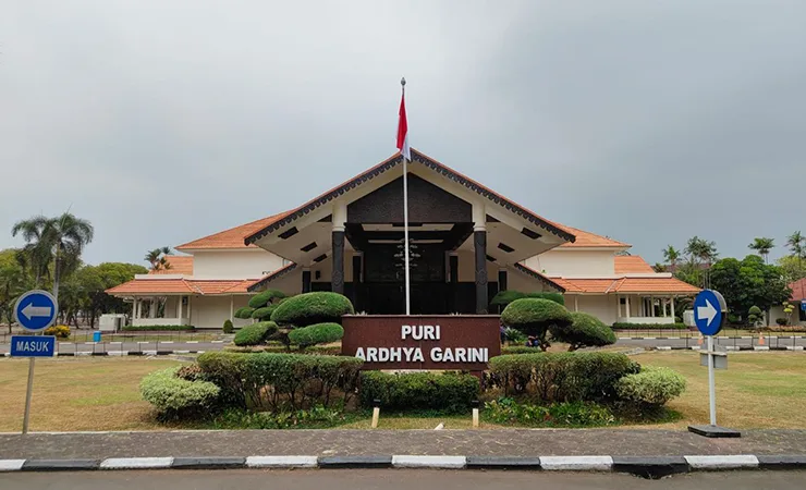 harga paket pernikahan di gedung puri ardhya garini halim