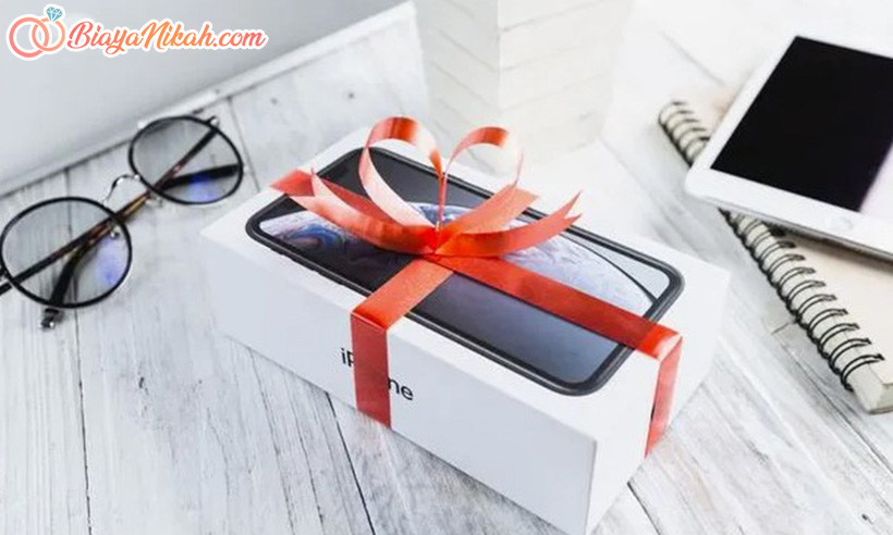 kado hp untuk nikahan teman