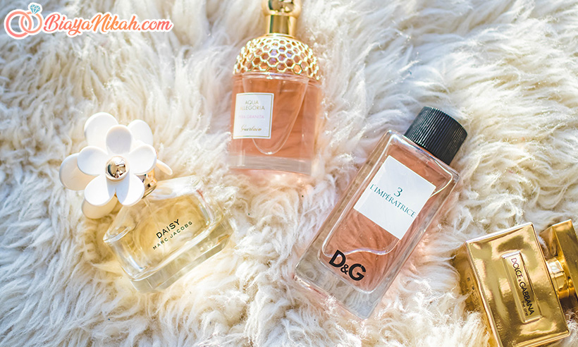 kado parfum pernikahan sahabat