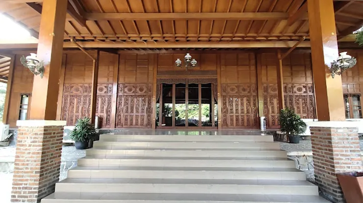 pintu masuk gedung sasono mulyo depok