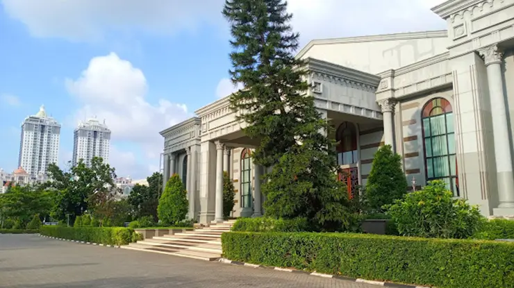 pintu selatan gedung balai samudera